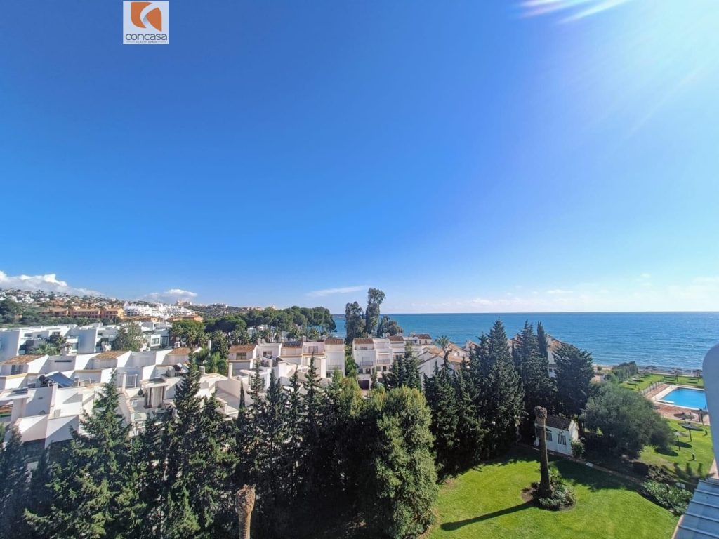 en primera lineal de playa, apartamento de 2 dormitorios en Estepona-23