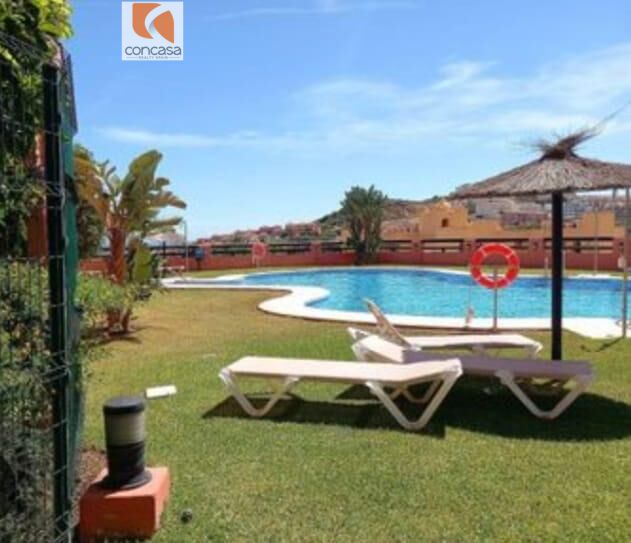 apartamento con terraza y vistas al mar en sabinillas apartment with terrace and sea views in sabinillas en españa