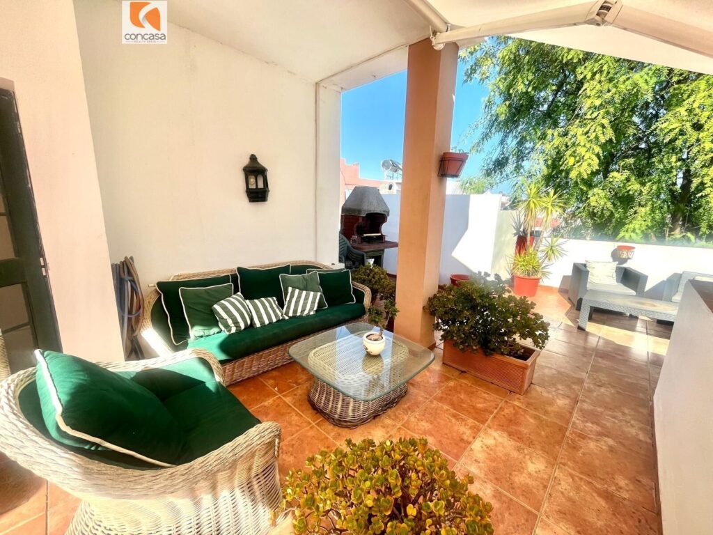 casa con terraza y garaje en cancelada house with terrace and garage in cancelada en españa