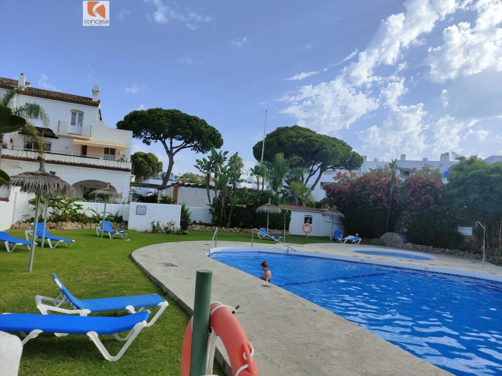 estudio en urbanización cerrada con piscina en paraíso-barronal, estepona studio in a gated community with a pool in paraíso-barronal, estepona en españa