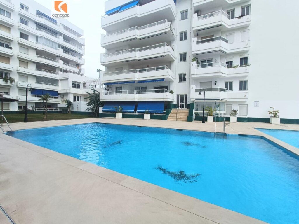 apartamento en venta en 1ª línea puerto de estepona apartment for sale on the first line of estepona port en españa